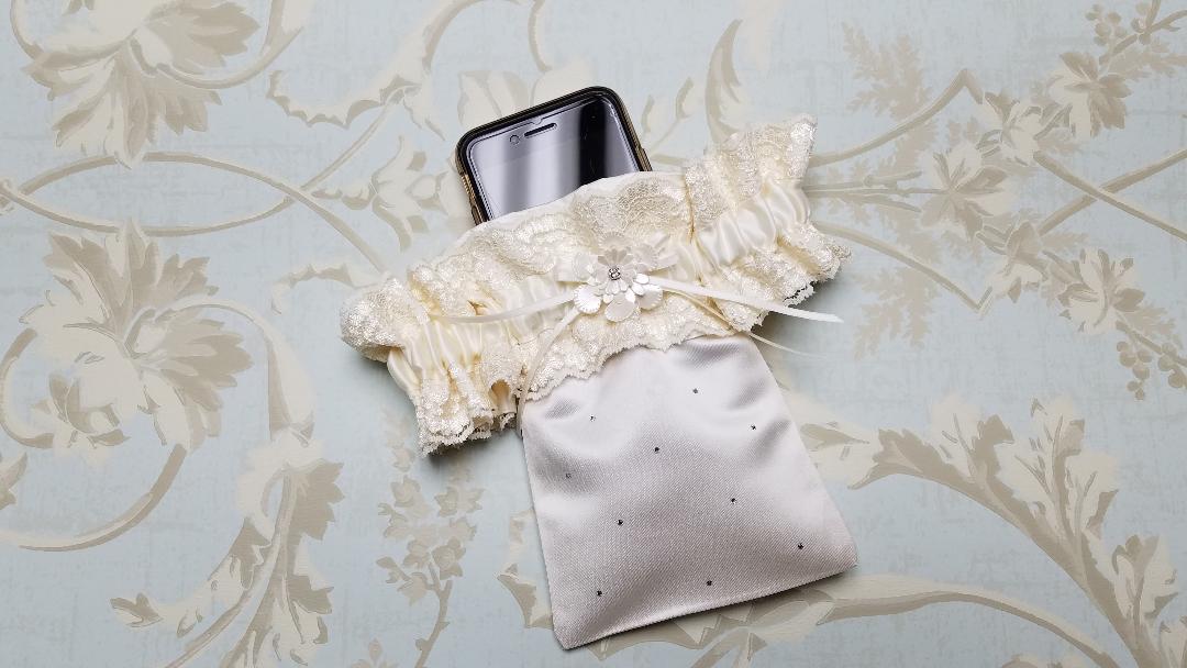 Ivory Cell/Flask Pocket Garter