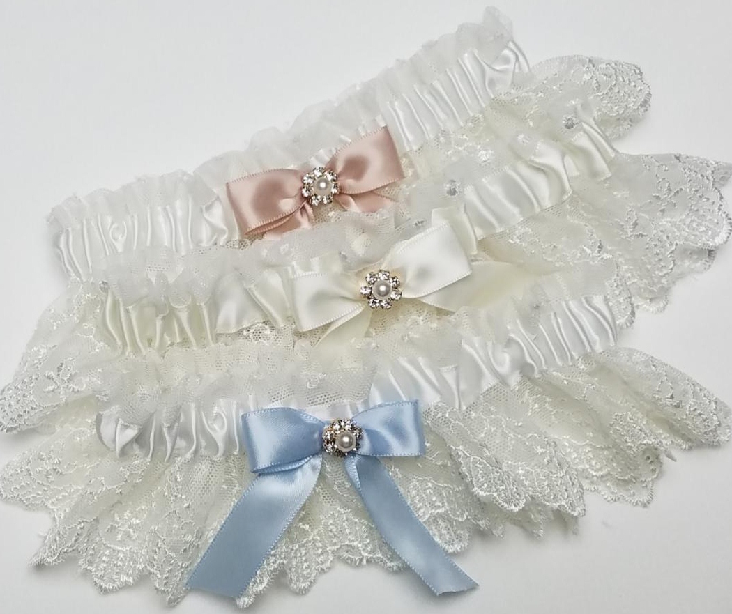 Ivory Lace Garter Trio w/ Bow