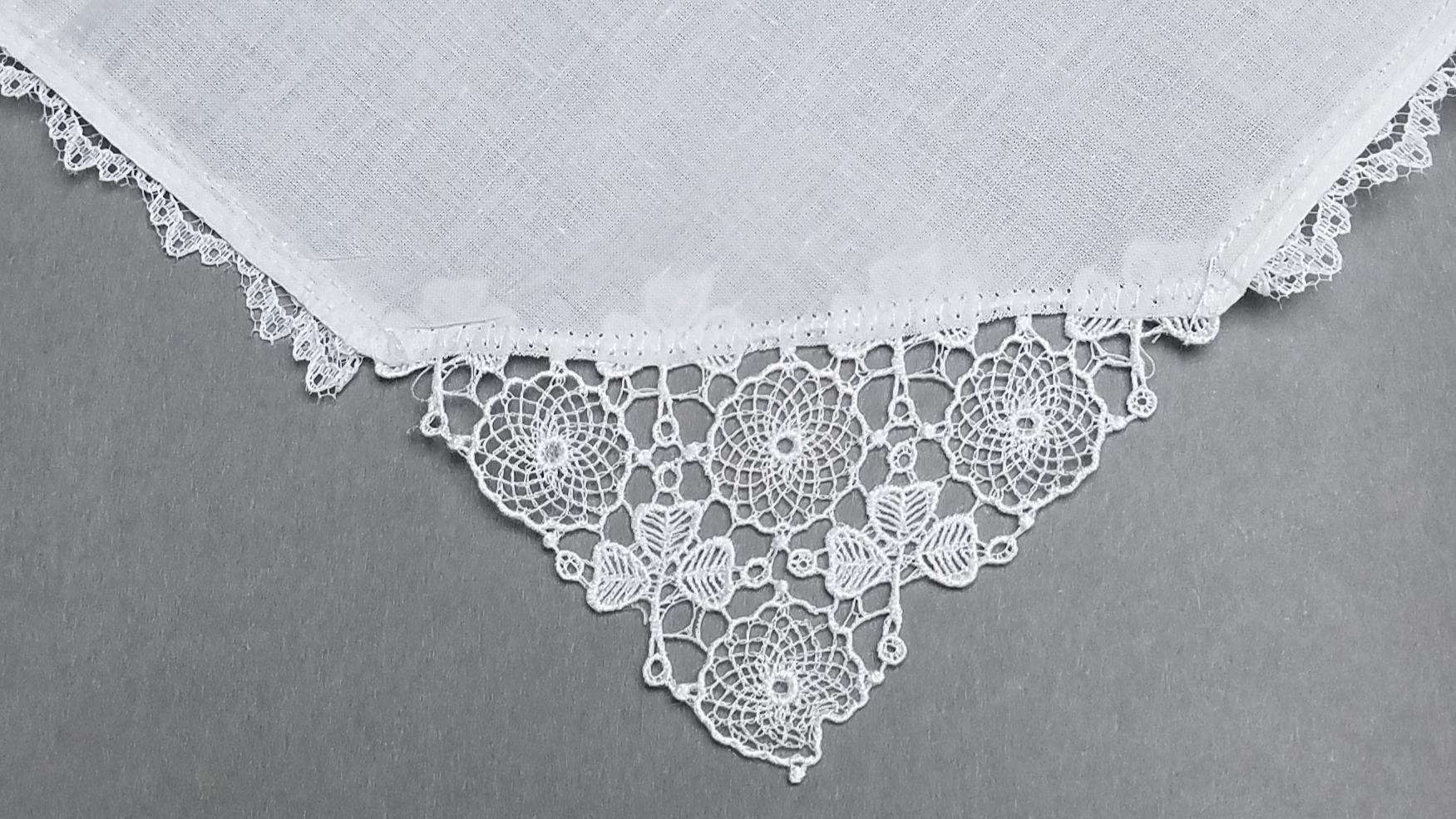 Venise Lace Corner Hanky