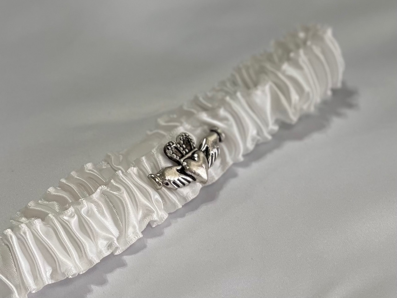 Toss Garter with Claddagh Icon