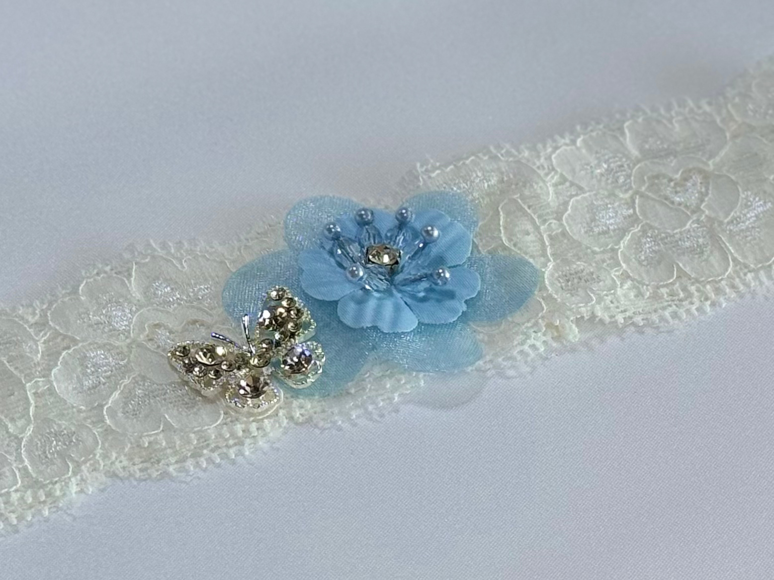 Stretch Lace Garter w/ Flower & Crystal