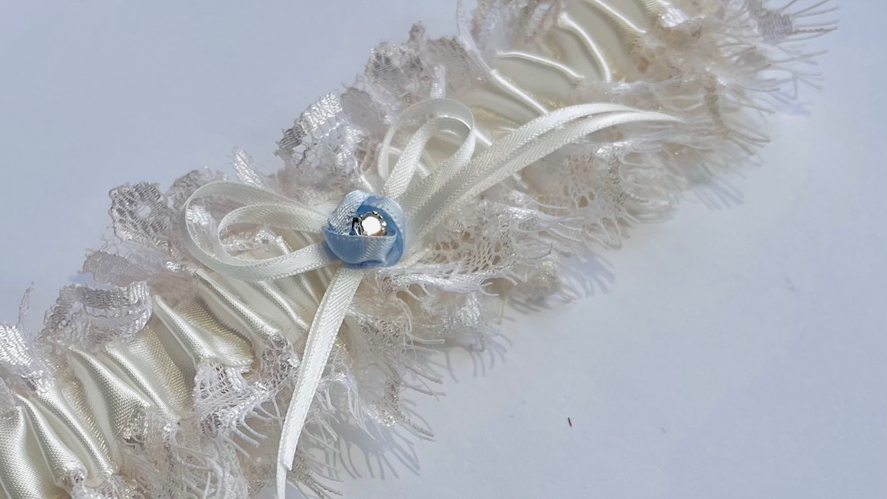 Antique White Chantilly Lace Garter w/ Flower