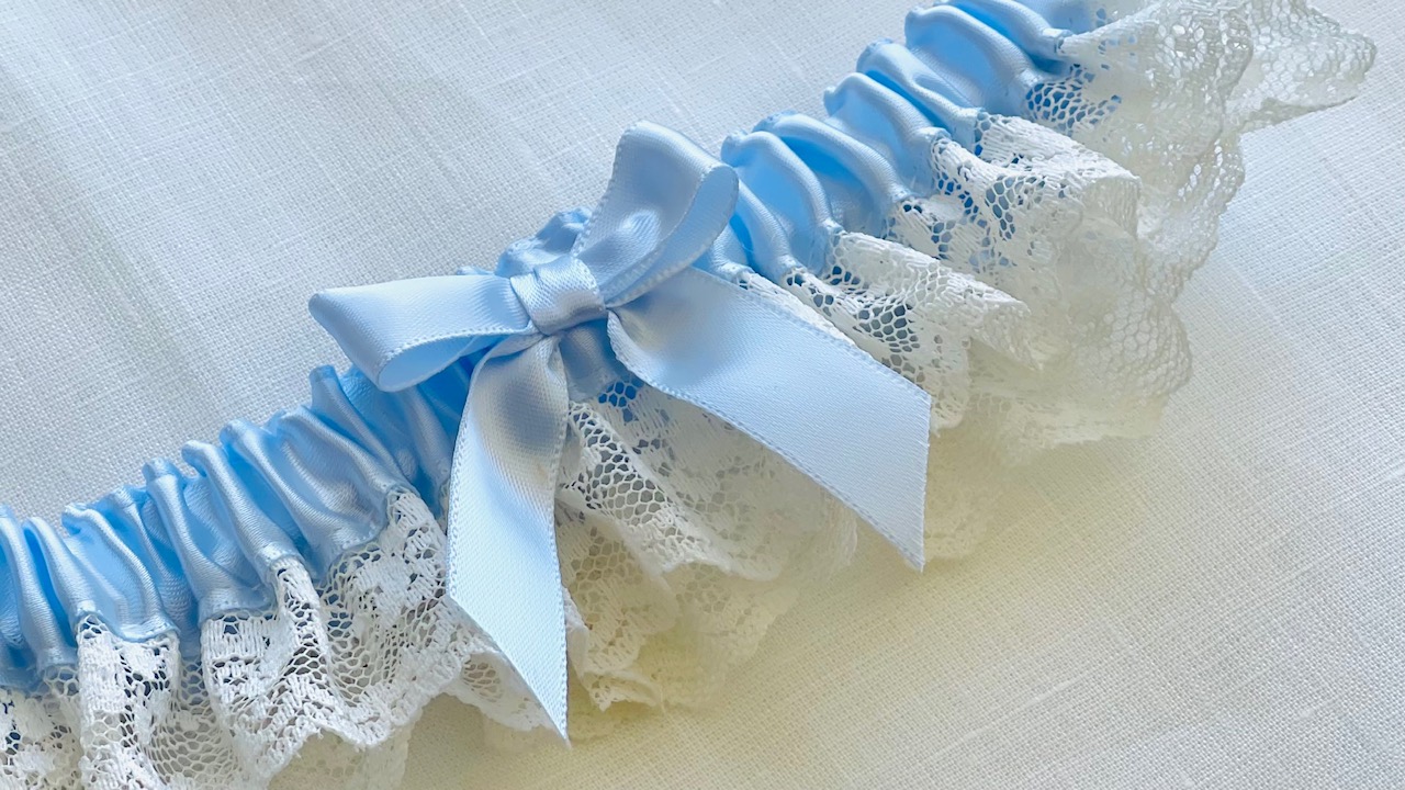 Ivory Lace Garter