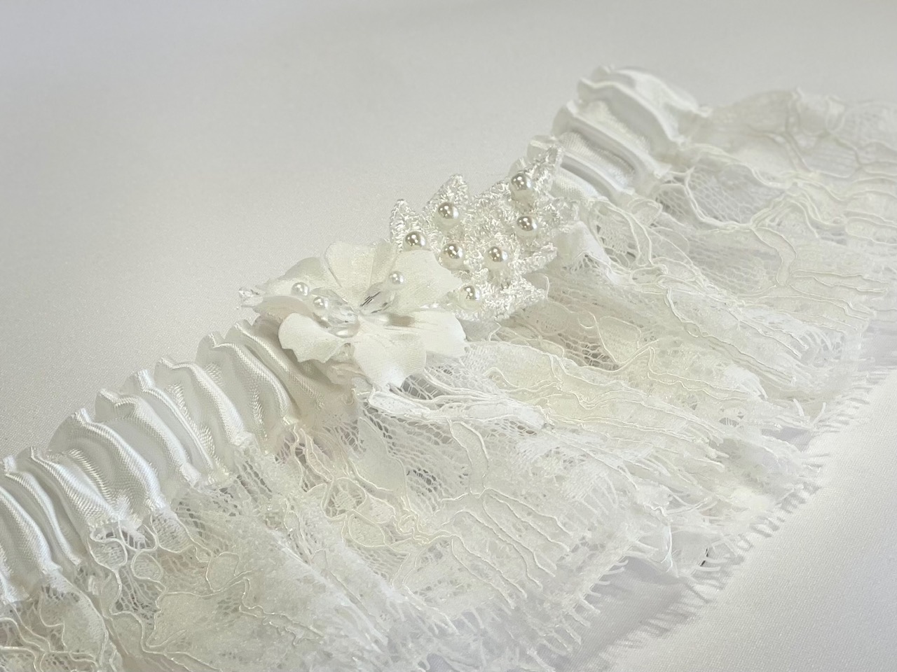 Antique White Lace Garter w/ Flower