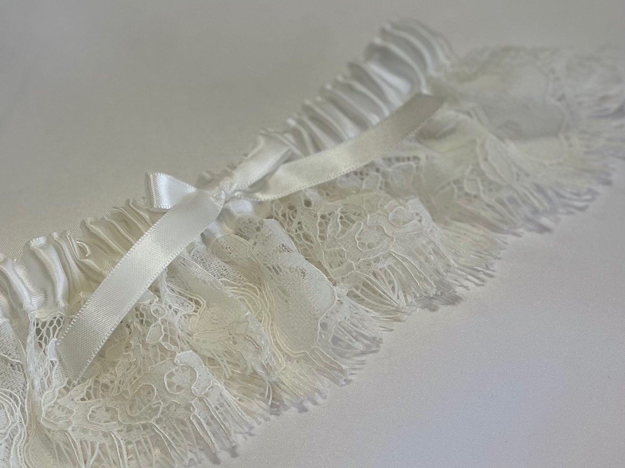 Antique White Chantilly Lace Garter
