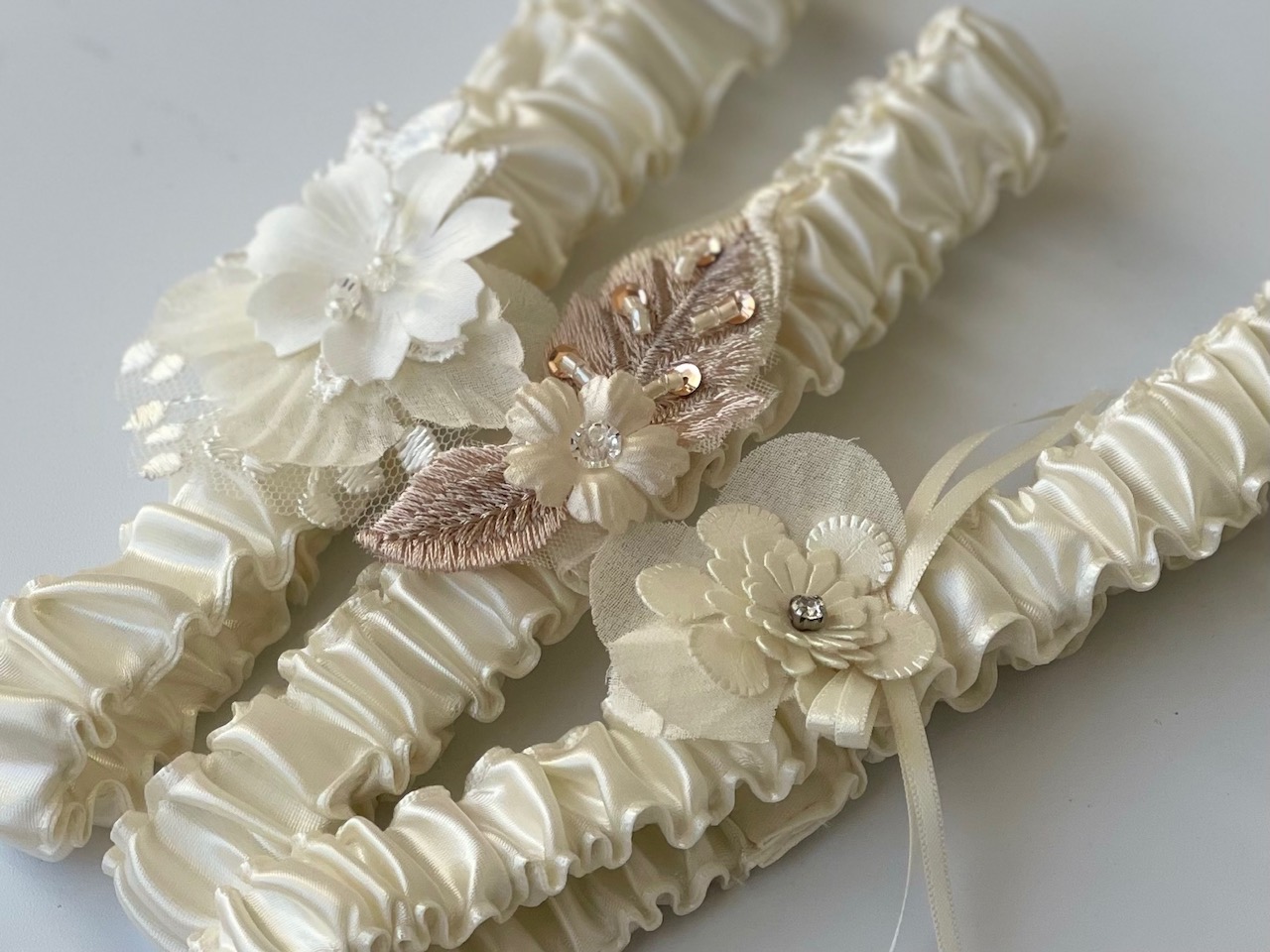 *SPECIAL* Ivory Toss Garter Trio