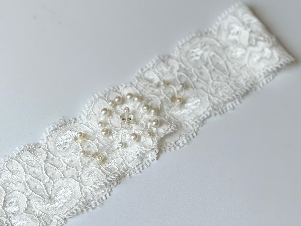 Stretch Lace Garter w/Pearls