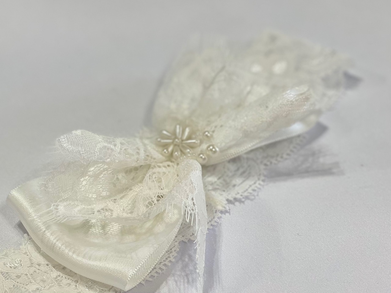 Antique White Chantilly & Pearl Headband