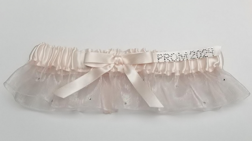 FROSTED QUARTZ Garter with Crystals