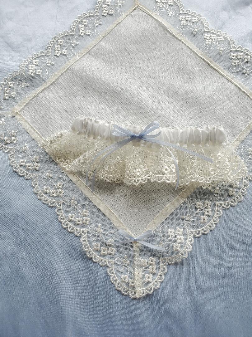 Ivory Linen hanky garter set w/French Lace