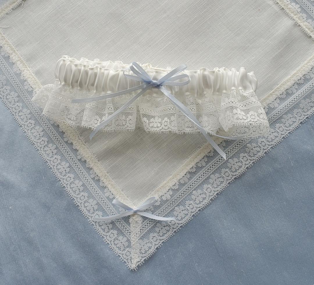 Ivory Linen hanky, garter set w/delicate lace