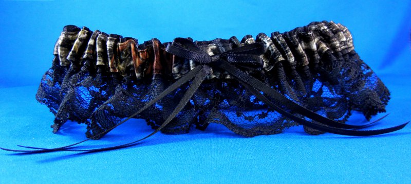 Lace Garter with Mossy Oak Camouflage Band