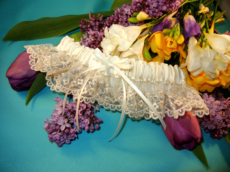 Ivory French Lace Garter