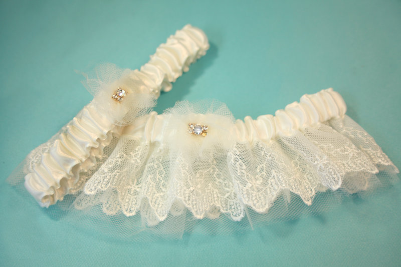 Ivory Lace Garter w/Tulle