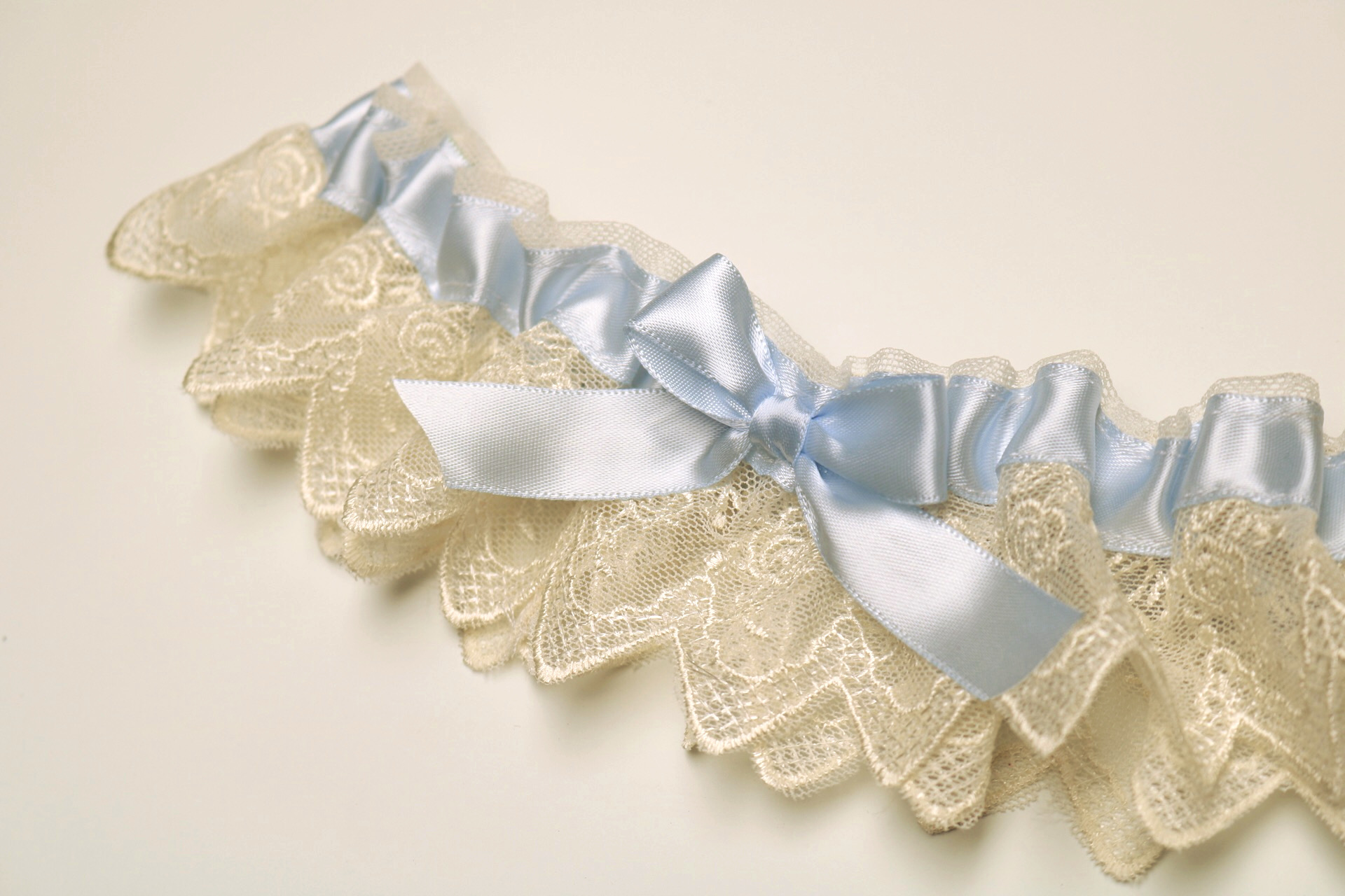 EMBROIDERED TULLE GARTER