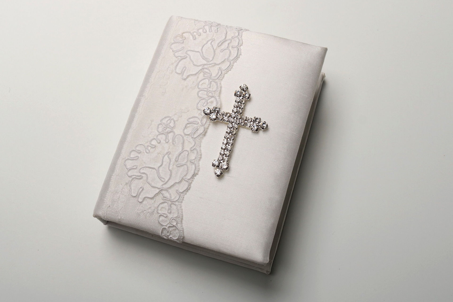 SILK PHOTO ALBUM W/ LARGE CROSS & LACE