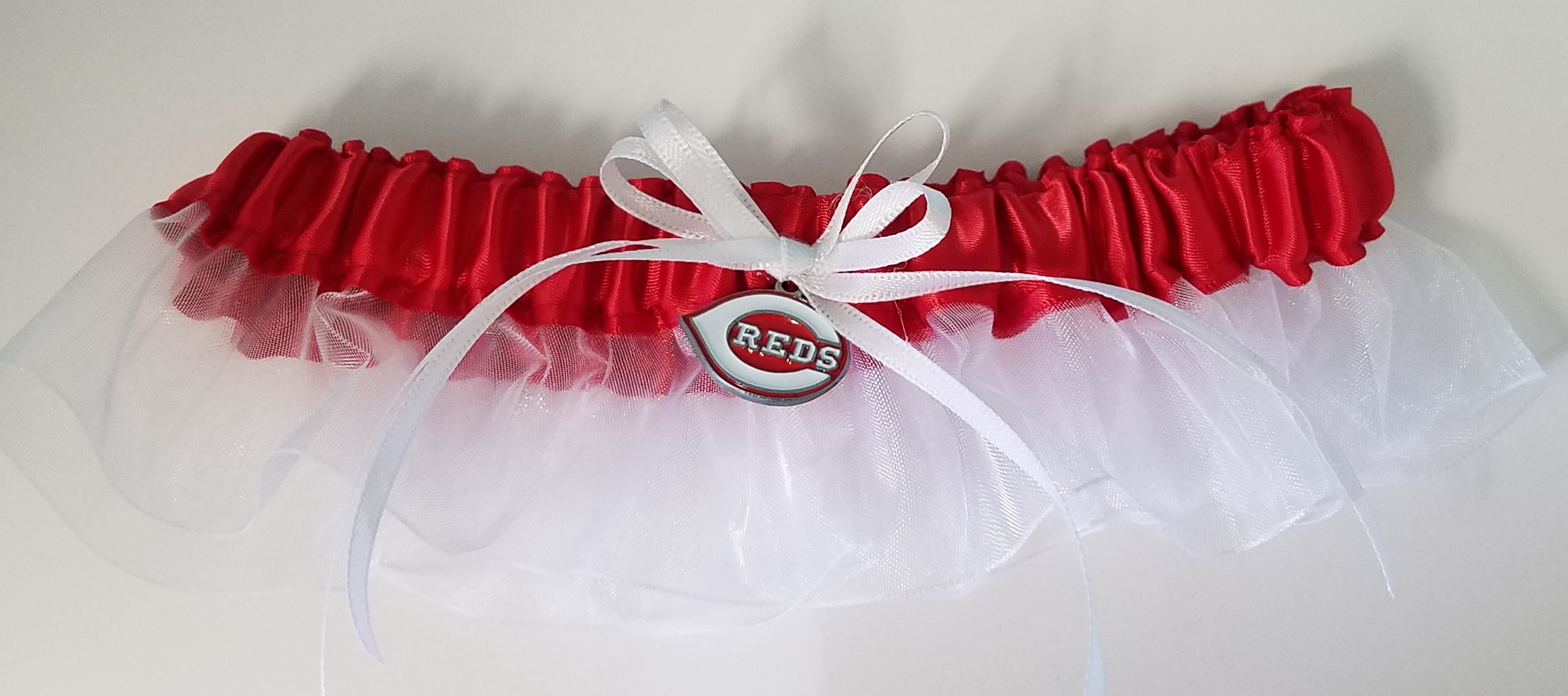 CINCINNATI REDS WITH LICENSED CHARM GARTER