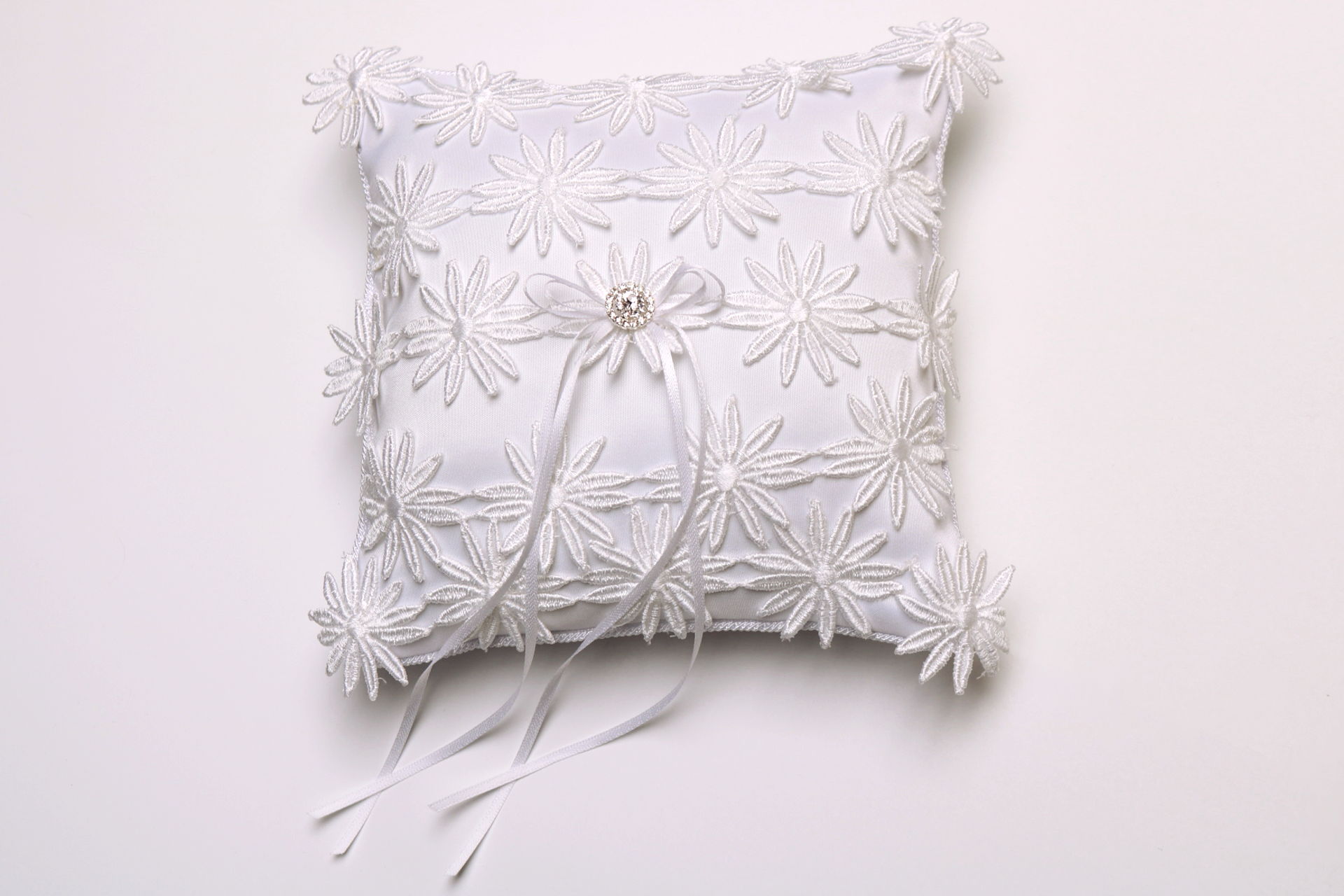 DAISY VENISE LACE RING PILLOW