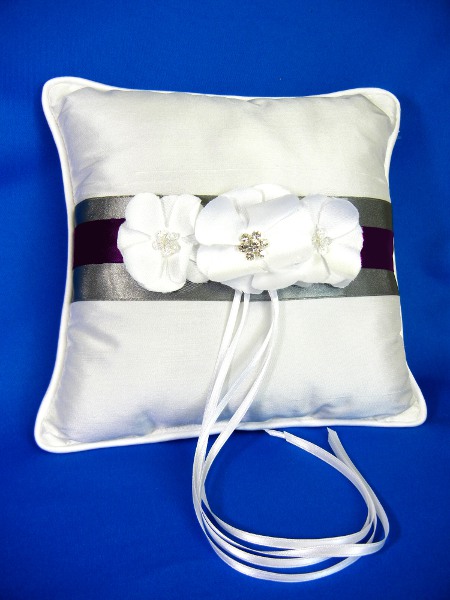 Three Flowers Ring Pillow